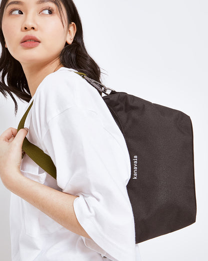 Kanavaia Baguette Shoulder Bag Black